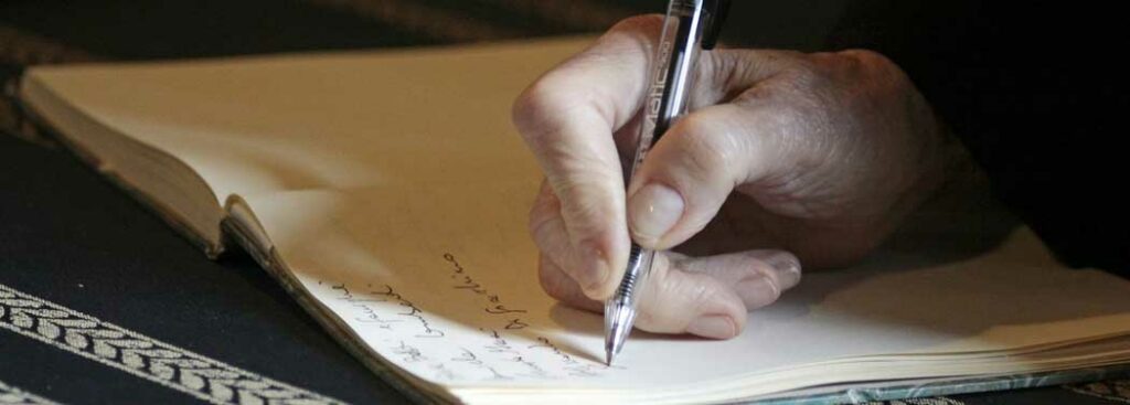 12 Nonfiction Short Author Bio Examples To Emulate For Your Book